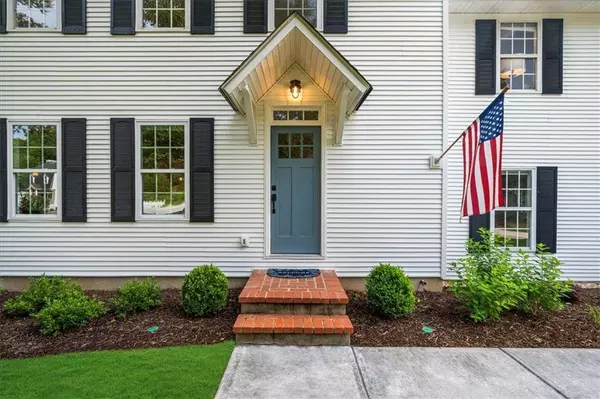 270 Park Bridge LN, Roswell, GA 30075