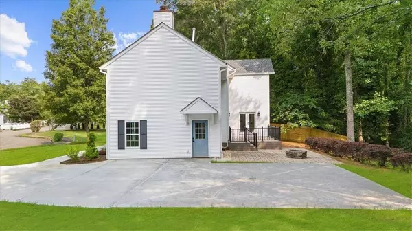 270 Park Bridge LN, Roswell, GA 30075