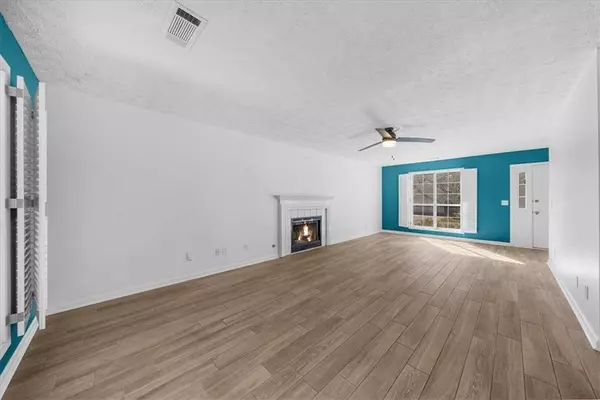 2482 Insdale TRCE NW, Acworth, GA 30101