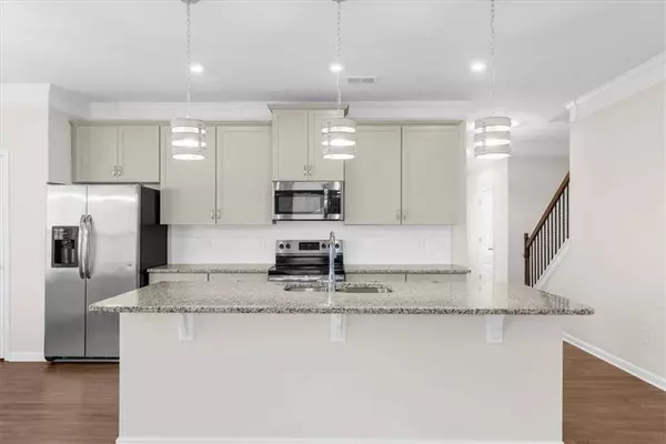 321 Cranston DR, Ball Ground, GA 30107