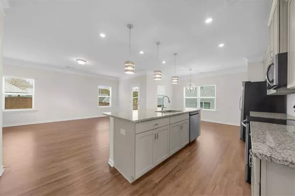 321 Cranston DR, Ball Ground, GA 30107