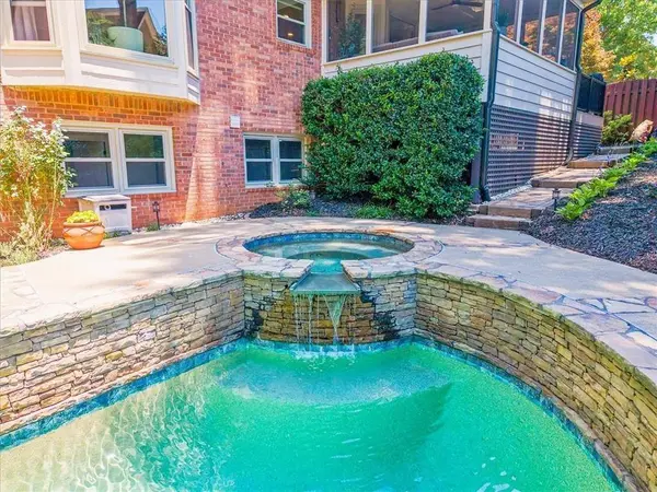 10480 Tuxford DR, Alpharetta, GA 30022