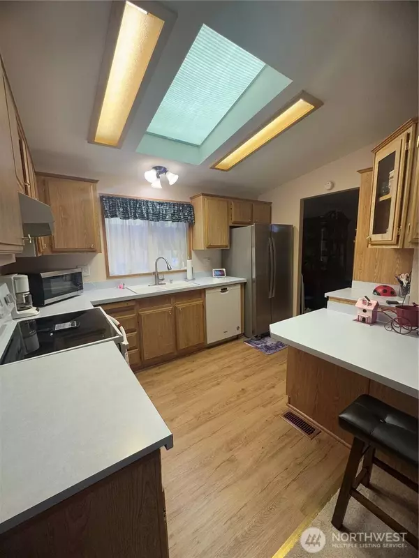 822 82nd ST E, Tacoma, WA 98404