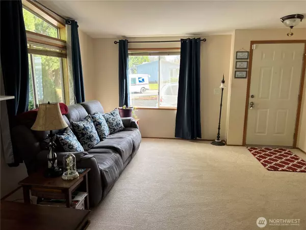 822 82nd ST E, Tacoma, WA 98404