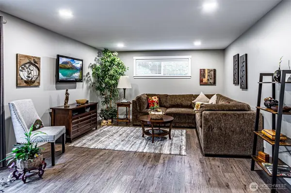 3614 West Tapps DR E, Lake Tapps, WA 98391