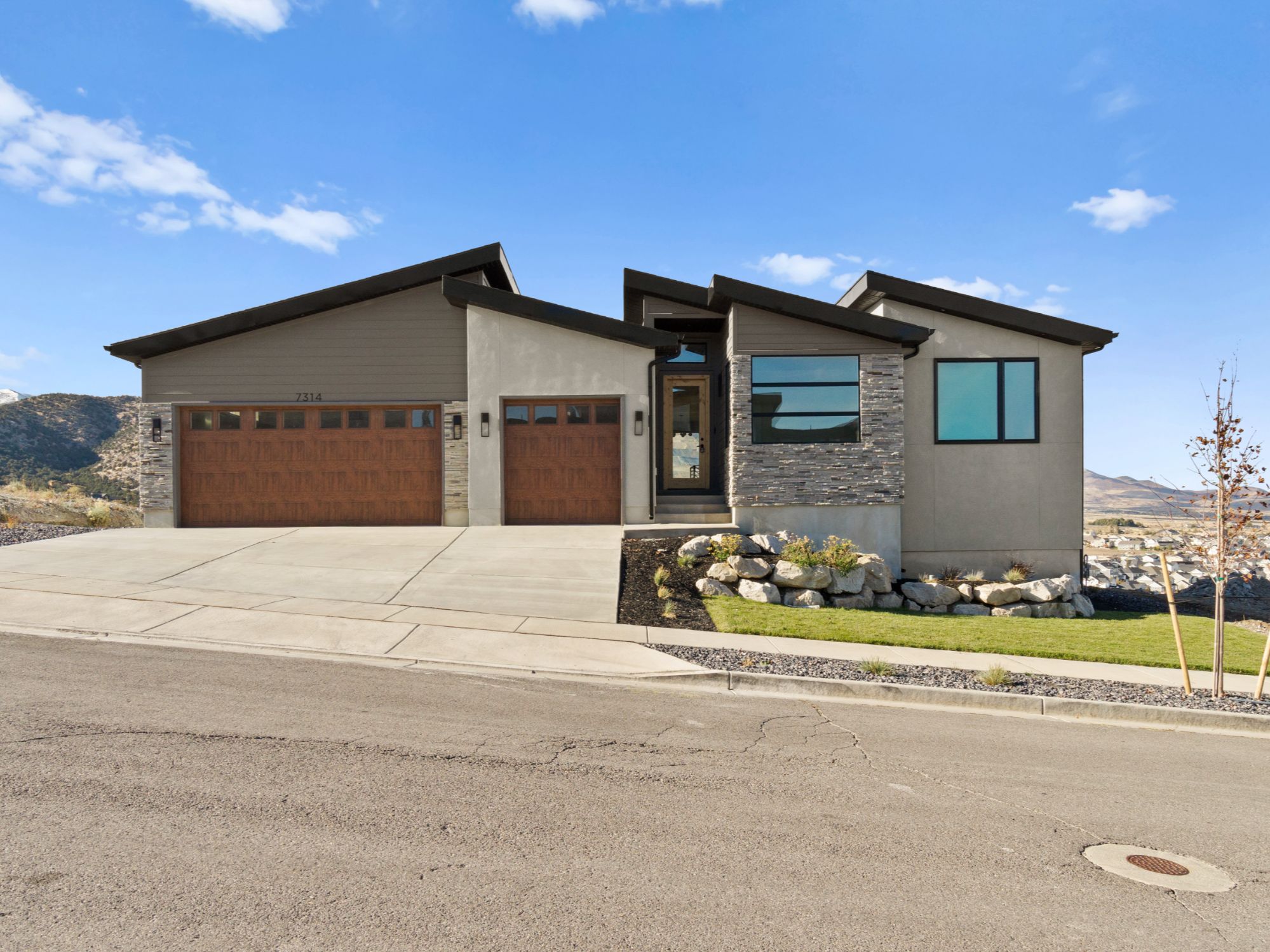 Front exterior of 7314 W Summit Crest Cir in Herriman, Utah - a luxury rambler sold in the Ridges at Rose Canyon.