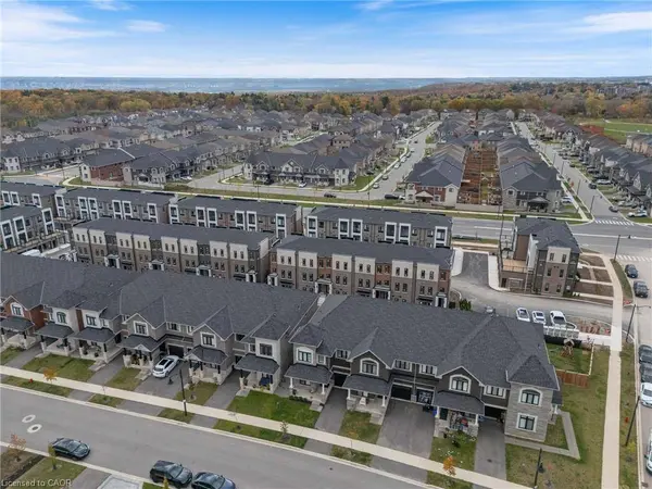 10 Granite Ridge Trail, Waterdown, ON L8B 1Y4