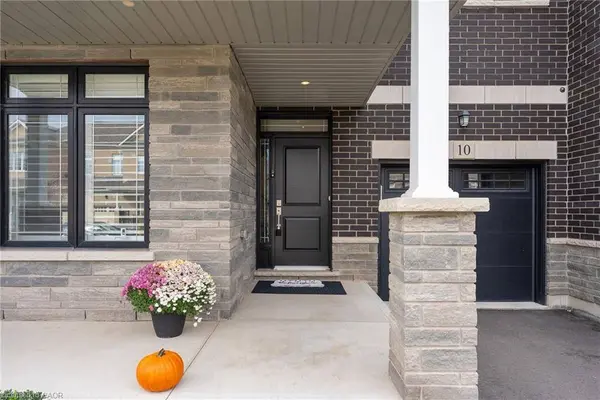 10 Granite Ridge Trail, Waterdown, ON L8B 1Y4