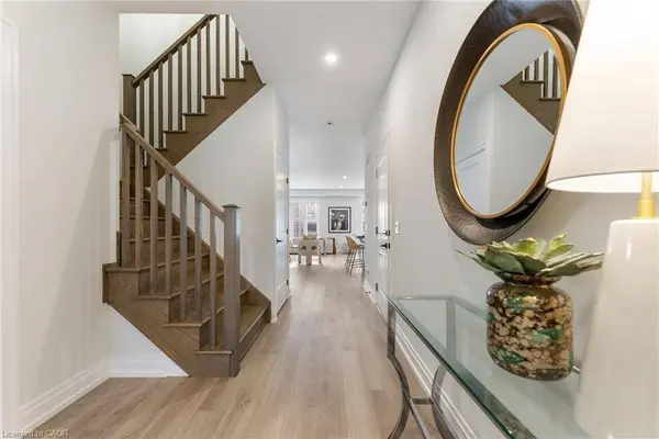 10 Granite Ridge Trail, Waterdown, ON L8B 1Y4
