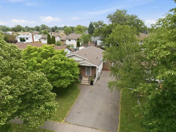 7996 Paddock TRL, Niagara Falls, ON L2H 1X2
