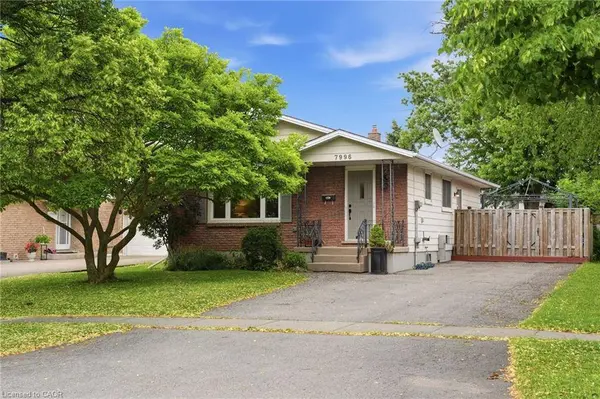 7996 Paddock Trail, Niagara Falls, ON L2H 1X2