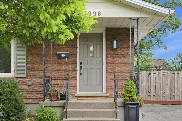 7996 Paddock Trail, Niagara Falls, ON L2H 1X2