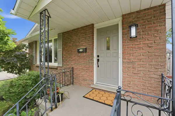7996 Paddock TRL, Niagara Falls, ON L2H 1X2