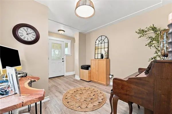 51 Barons Avenue N, Hamilton, ON L8H 5A3