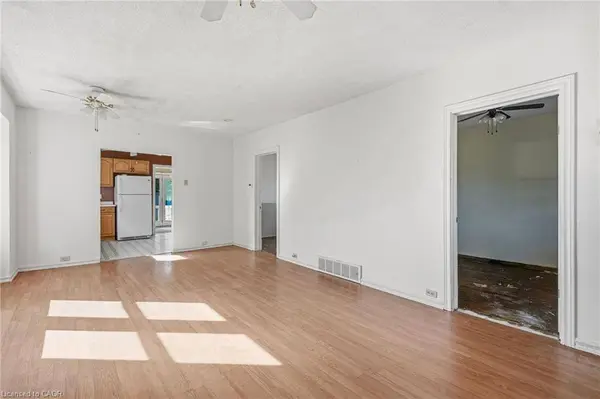 132 Grass AVE, St. Catharines, ON L2R 1T4