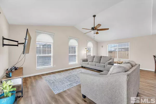 989 Julia Lane, Fernley, NV 89408