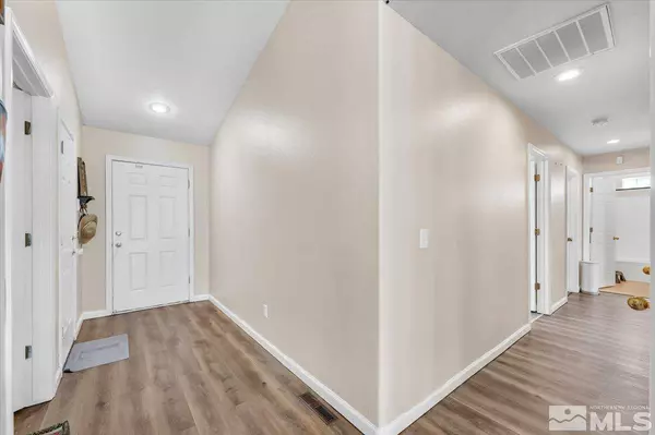 989 Julia Lane, Fernley, NV 89408