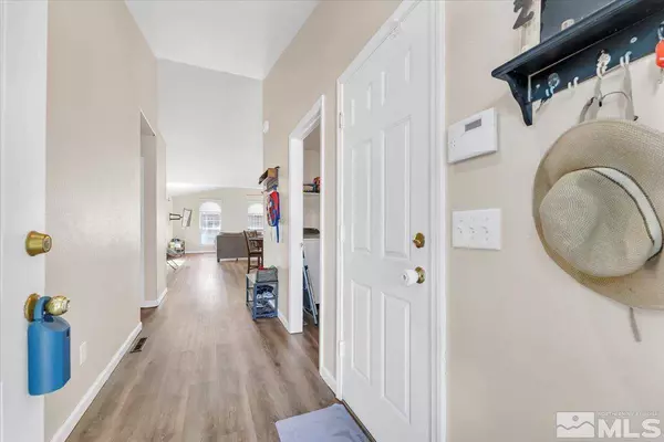 989 Julia Lane, Fernley, NV 89408