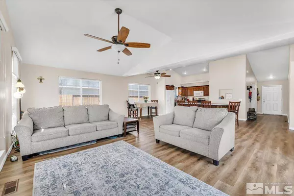 989 Julia Lane, Fernley, NV 89408