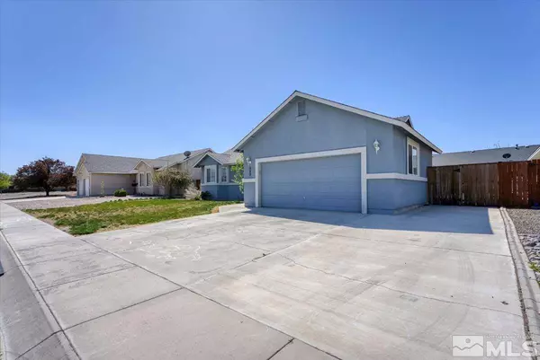 989 Julia Lane, Fernley, NV 89408
