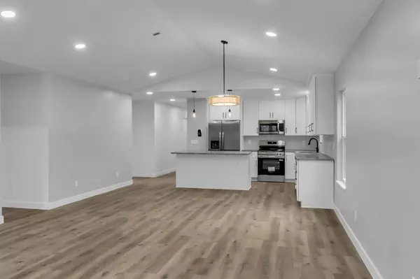 38 Warren St, Paris, TN 38242