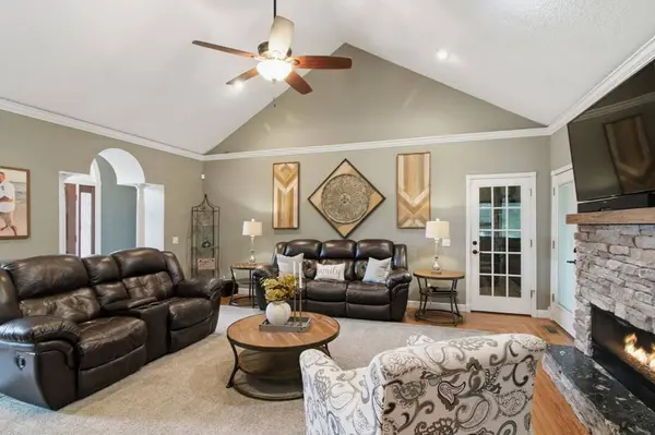 1305 Oakbrook Dr, Paris, TN 38242
