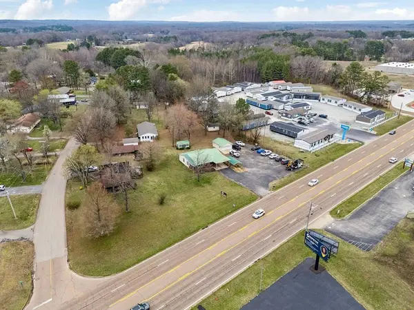 2830 E Wood St, Paris, TN 38242