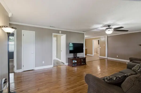 2097 Vandyke Rd, Paris, TN 38242