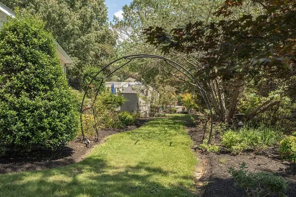 200 Nalonna Dr, Paris, TN 38242