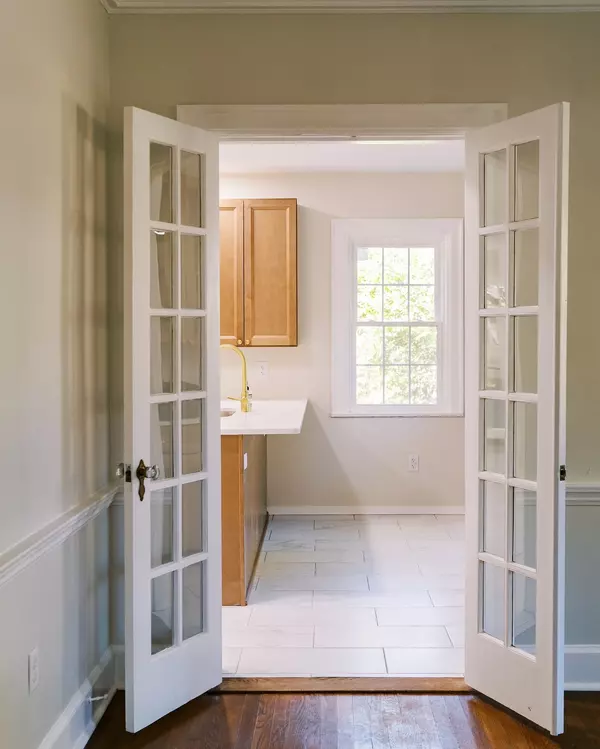 feature image of Renovate or Relocate? How to Decide What’s Right for You in Today’s Market