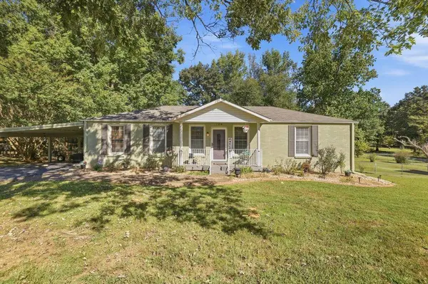 104 Lark St., Paris, TN 38242