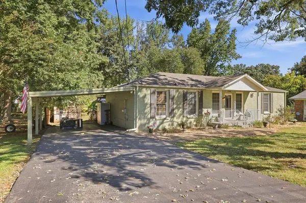 104 Lark St., Paris, TN 38242