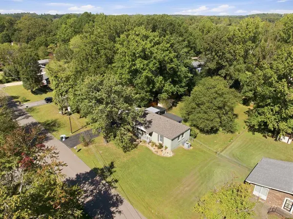 104 Lark St., Paris, TN 38242