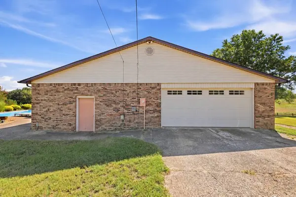 1857 Old Mckenzie Hwy, Paris, TN 38242