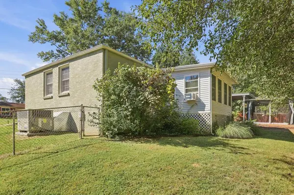 104 Lark St., Paris, TN 38242