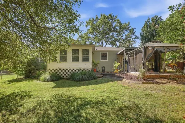 104 Lark St., Paris, TN 38242