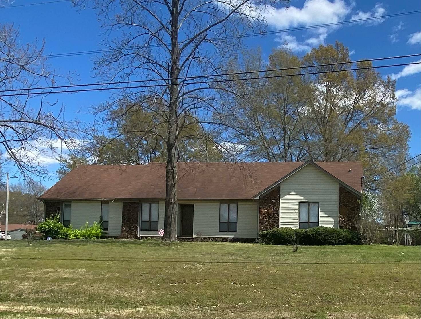 316 W University Pkwy, Jackson, TN 38305-1637