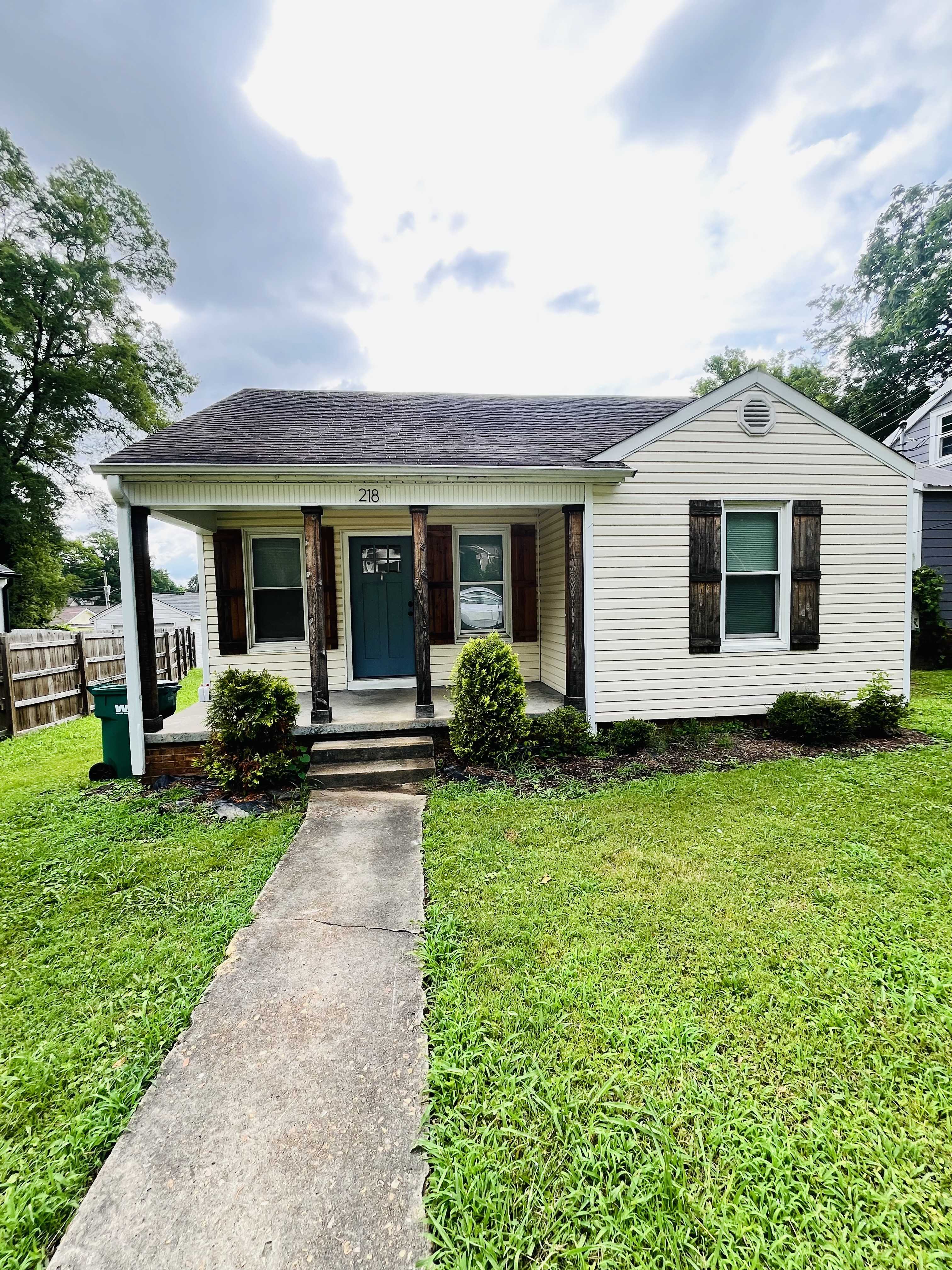 218 Clay St, Jackson, TN 38301-5206