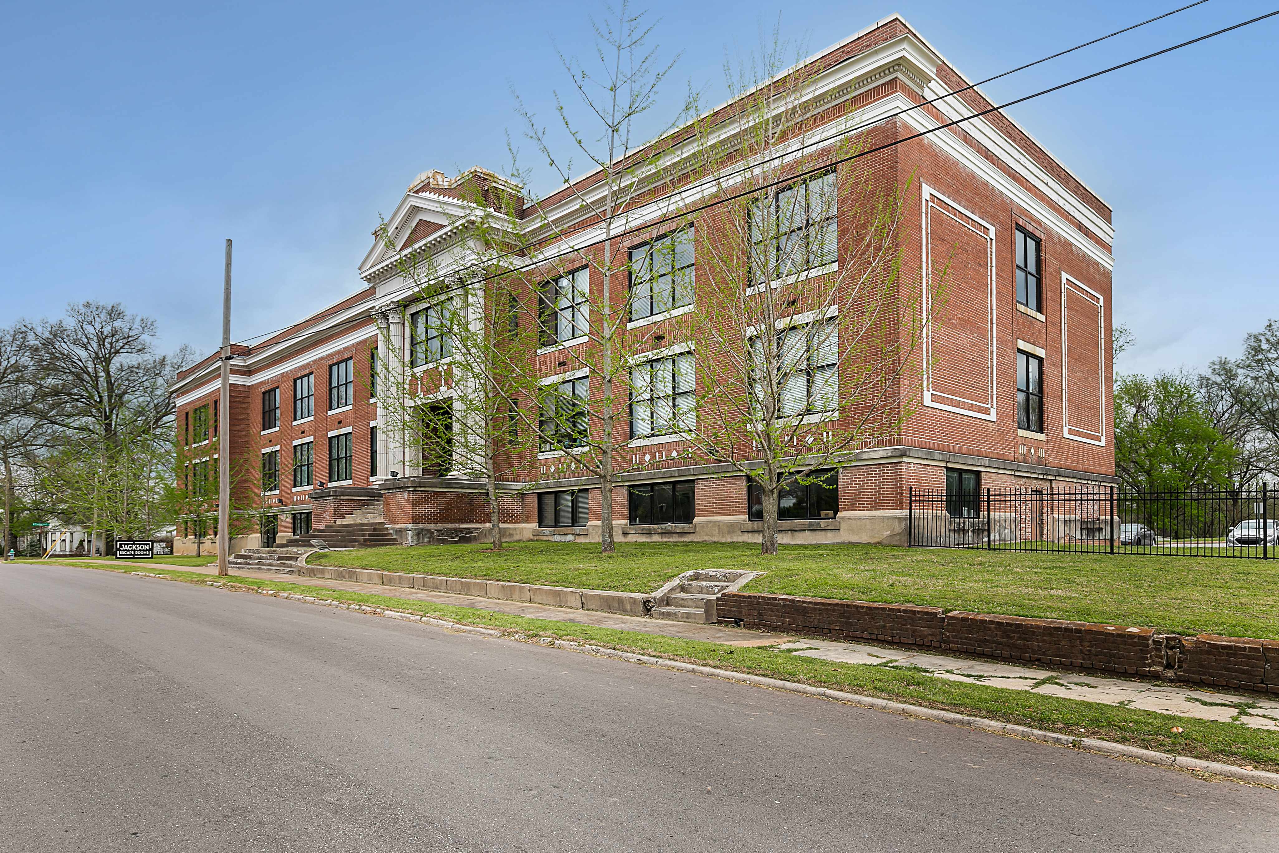 217 E Deaderick St #2H, Jackson, TN 38301-5859