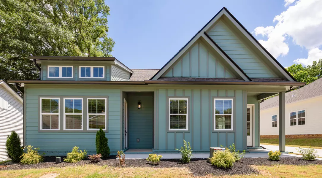 136 McCowat St #B, Jackson, TN 38301-5213