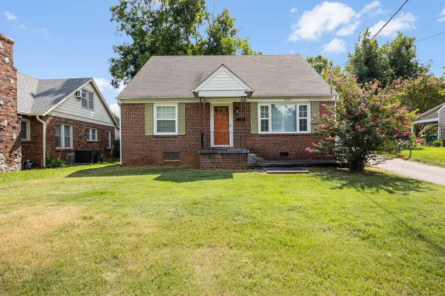 1056 Campbell St, Jackson, TN 38301-4052