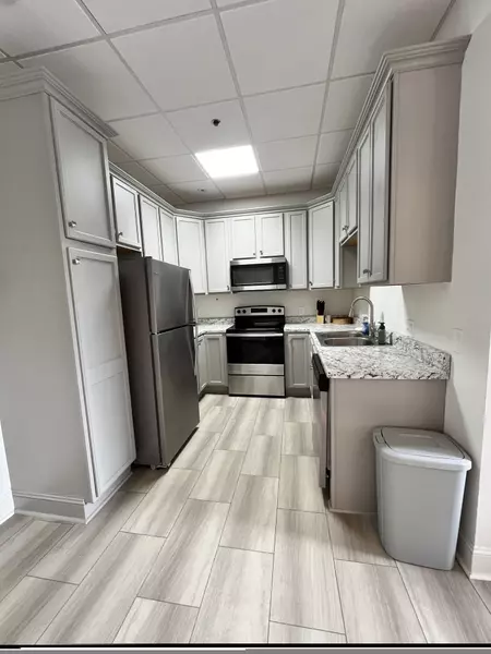 201 E Lafayette St #2E, Jackson, TN 38301-6251