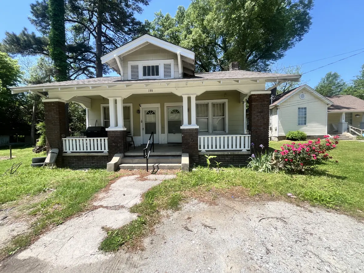 135 Hollywood Dr #2, Jackson, TN 38301-5177
