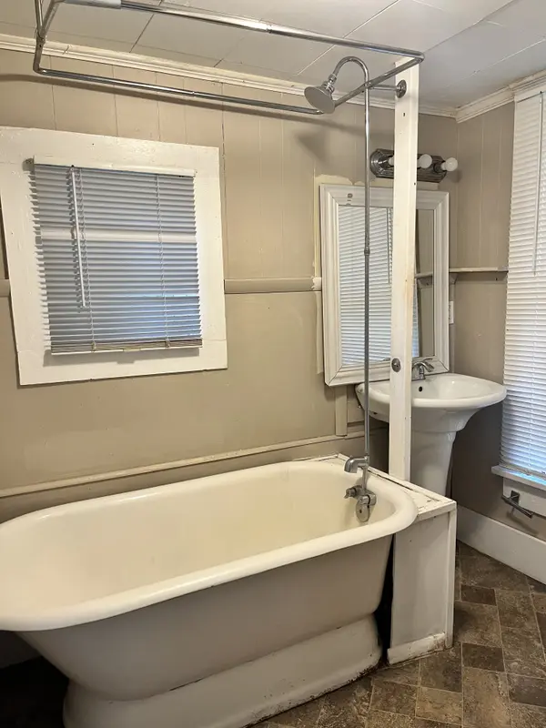 135 Hollywood Dr #2, Jackson, TN 38301-5177