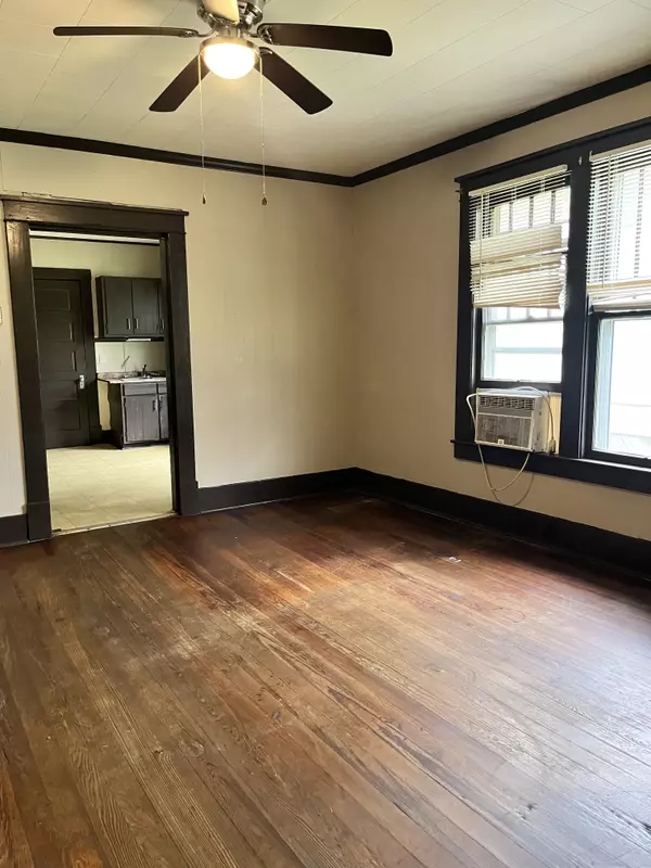 Jackson, TN 38301-5177,135 Hollywood Dr #2