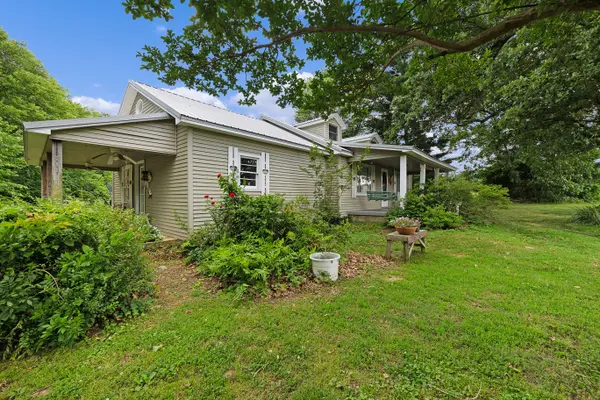 2981 Old McKenzie Hwy, Henry, TN 38231-3872