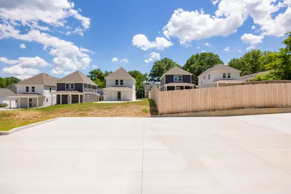 Jackson, TN 38301-5213,136 McCowat St #B