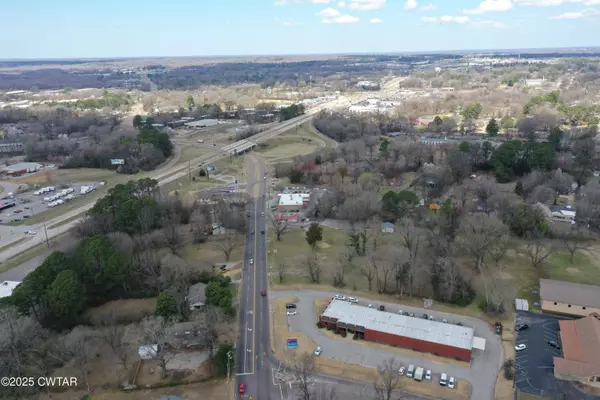 1405 Hollywood DR, Jackson, TN 38301