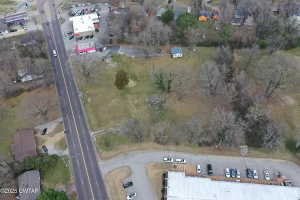 1405 Hollywood DR, Jackson, TN 38301