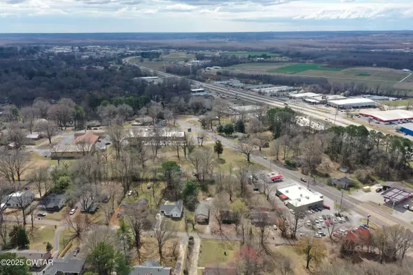 1405 Hollywood DR, Jackson, TN 38301